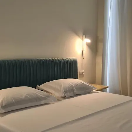 Salt N Blue * פאלאסה